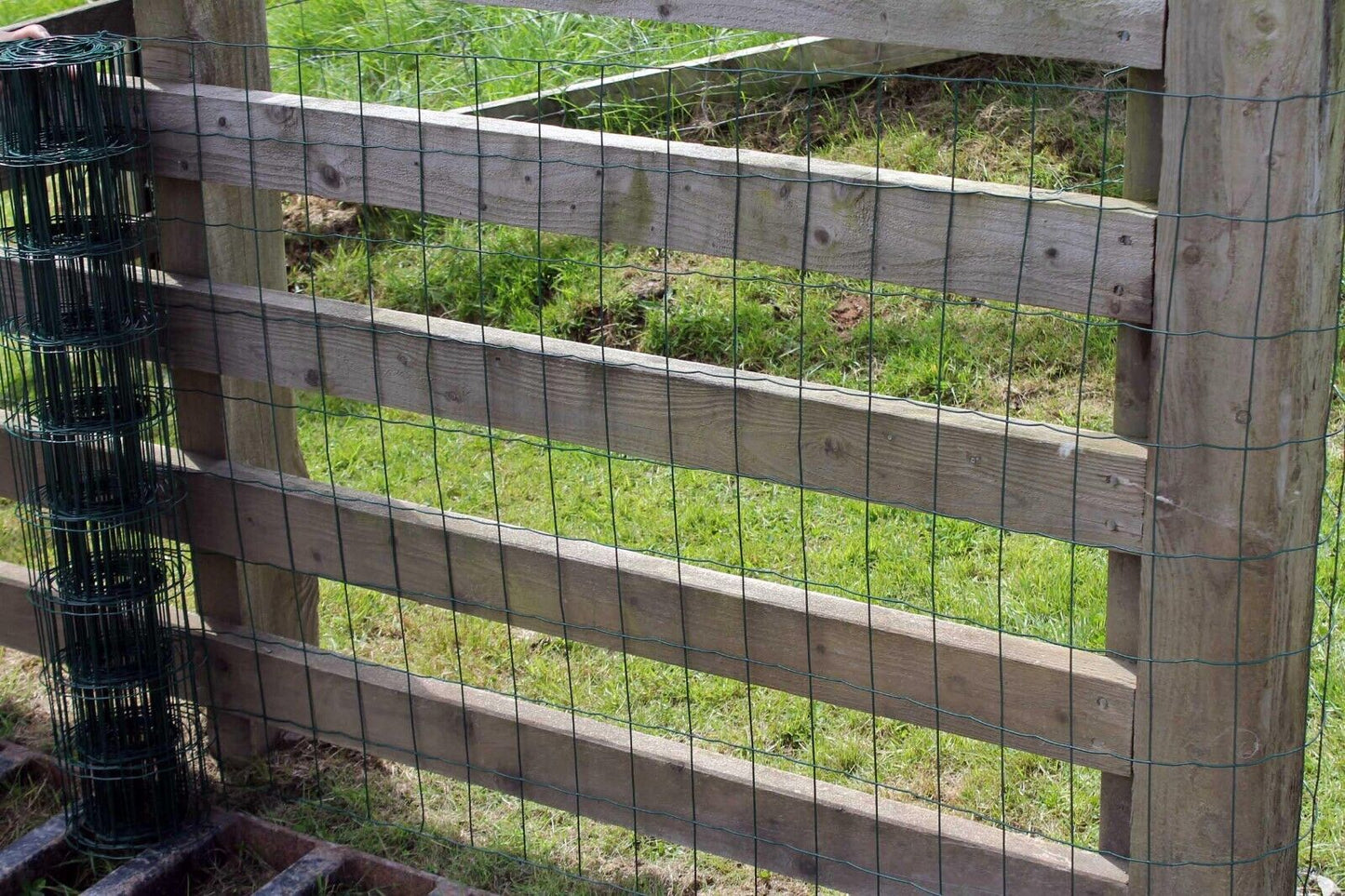 0.9m x 15m | Dark Green Coated Welded Wire Mesh 3x4" Hole Fence | 2.0mm Wire